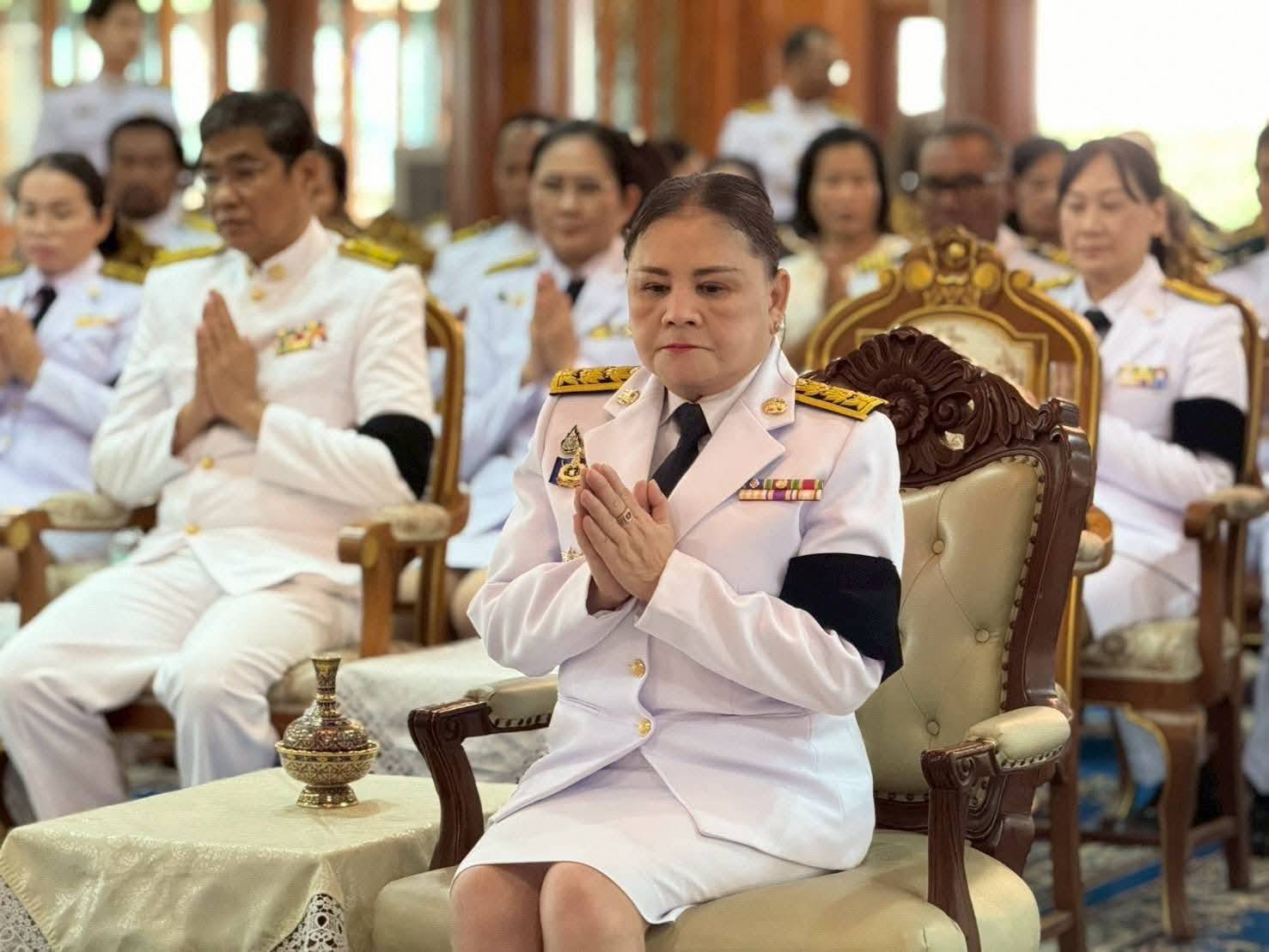 สพอ.นครหลวง ร่วมพิธีถวายน้ำสรงพระบรมศพและพิธีสวดพระอภิธรรม เบื้องหน้าพระฉายาลักษณ์สมเด็จพระนางเจ้าสิริกิติ์ พระบรมราชินีนาถ พระราชชนนีพันปีหลวง